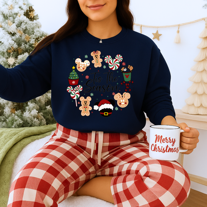Unisex Heavy Blend™ mw2034 | Tis The Season Christmas Sweatshirt – Cute Gingerbread & Candy Holiday Crewneck | Cozy Unisex Winter Gift